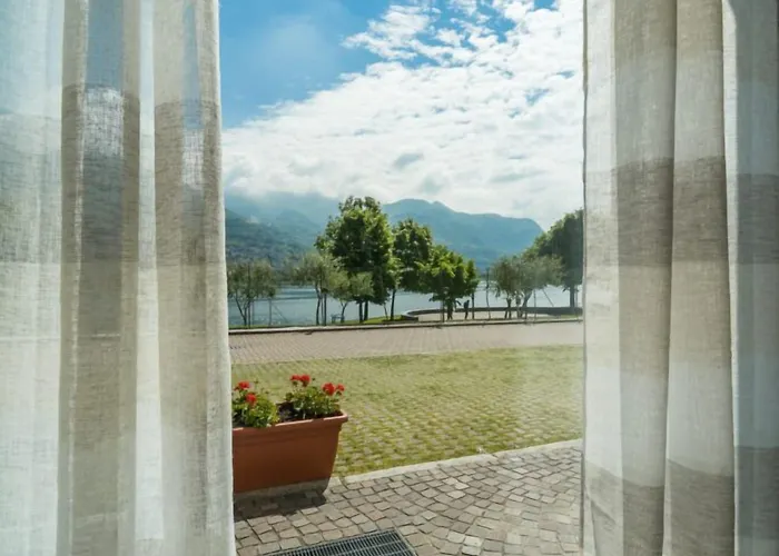 Хостел Bluelake Olginate